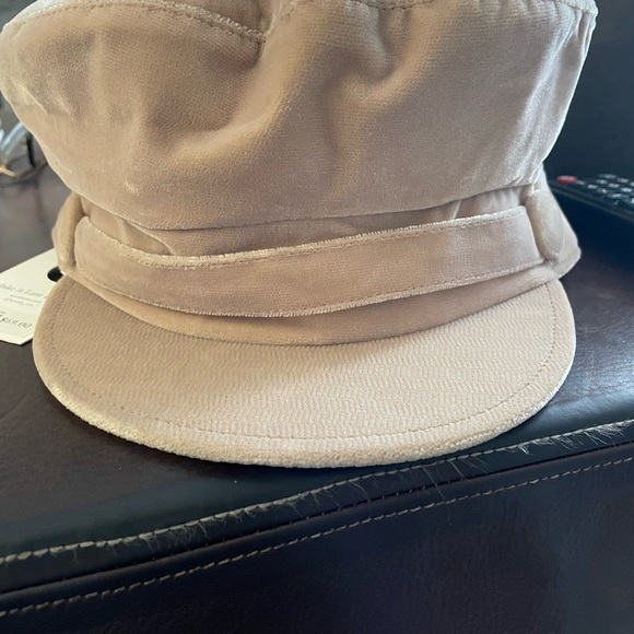 Velvet hat - Picture 2 of 3